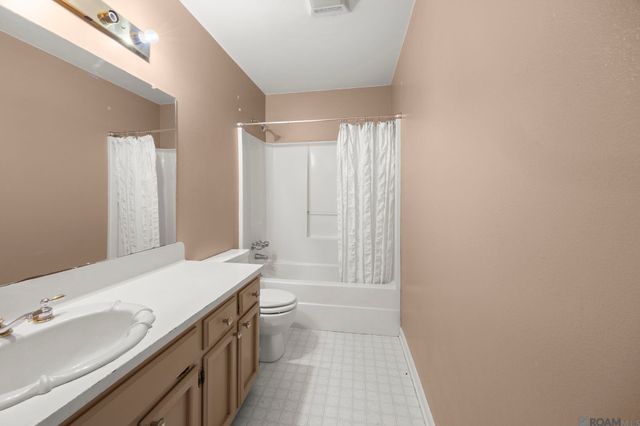 30707 Country Club Ln, Denham Springs, LA 70726