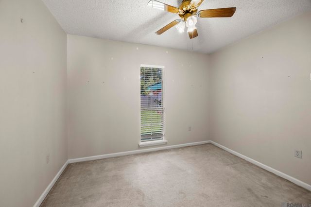 30707 Country Club Ln, Denham Springs, LA 70726