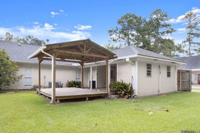 30707 Country Club Ln, Denham Springs, LA 70726
