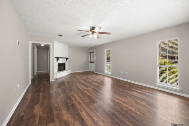 30707 Country Club Ln, Denham Springs, LA 70726