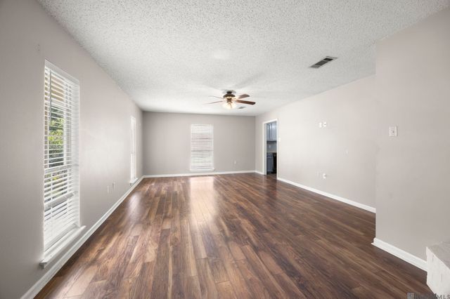 30707 Country Club Ln, Denham Springs, LA 70726
