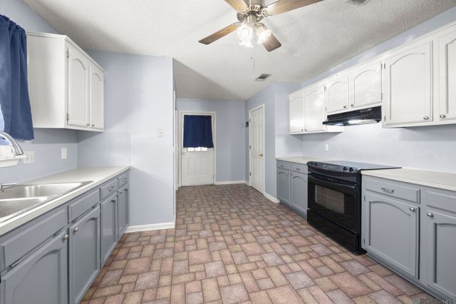 30707 Country Club Ln, Denham Springs, LA 70726