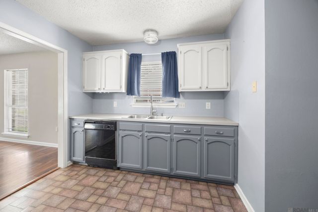 30707 Country Club Ln, Denham Springs, LA 70726