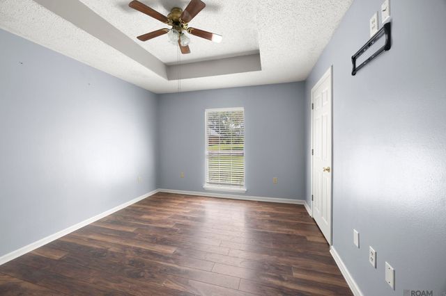 30707 Country Club Ln, Denham Springs, LA 70726