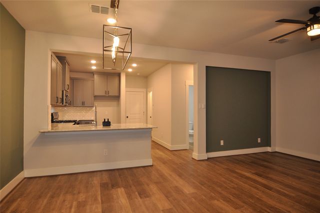 829 Crystal Oak Lane, Arlington, TX 76005