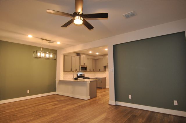 829 Crystal Oak Lane, Arlington, TX 76005