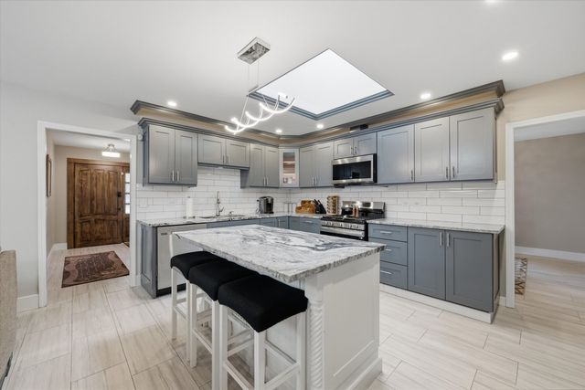 17012 92nd Avenue, Orland Hills, IL 60487