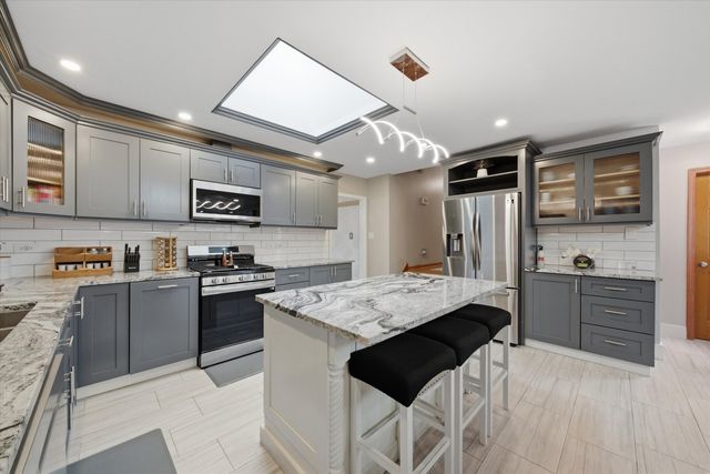 17012 92nd Avenue, Orland Hills, IL 60487