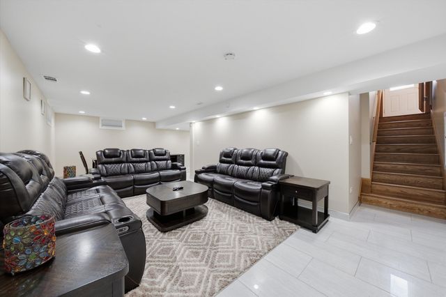 17012 92nd Avenue, Orland Hills, IL 60487