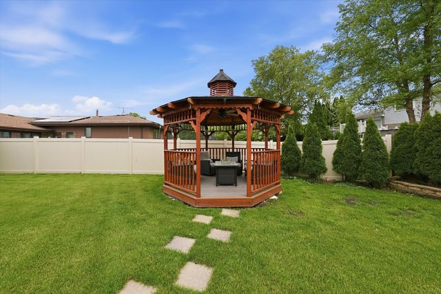 17012 92nd Avenue, Orland Hills, IL 60487