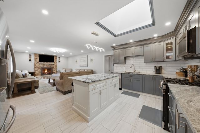 17012 92nd Avenue, Orland Hills, IL 60487