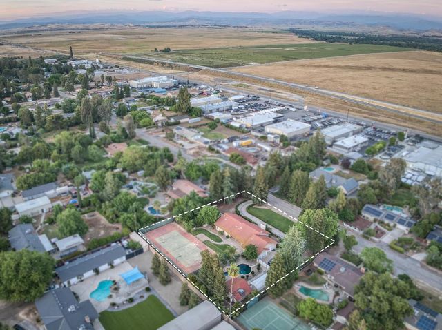 10684 Mountain View Drive, Madera, CA 93636