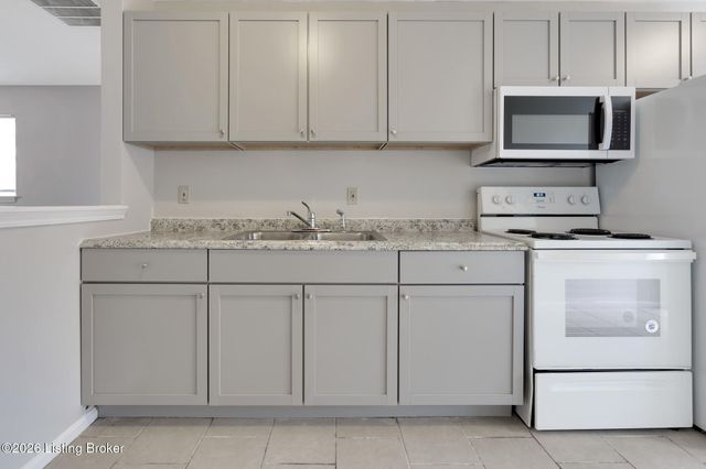 2815 S 6th St, Louisville, KY 40208