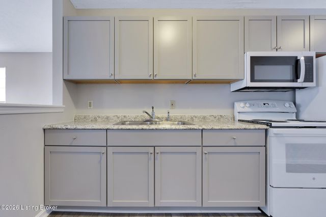 2815 S 6th St, Louisville, KY 40208