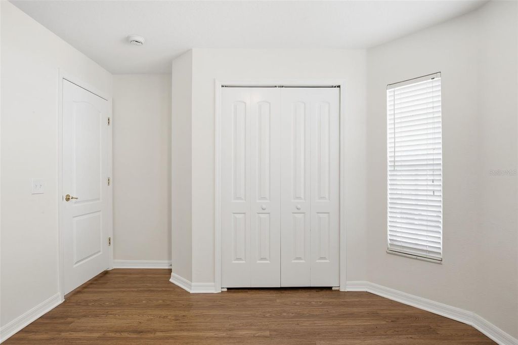 Image 12 of property listing at 11240 LAKE LANIER DRIVE, Riverview, FL 33569