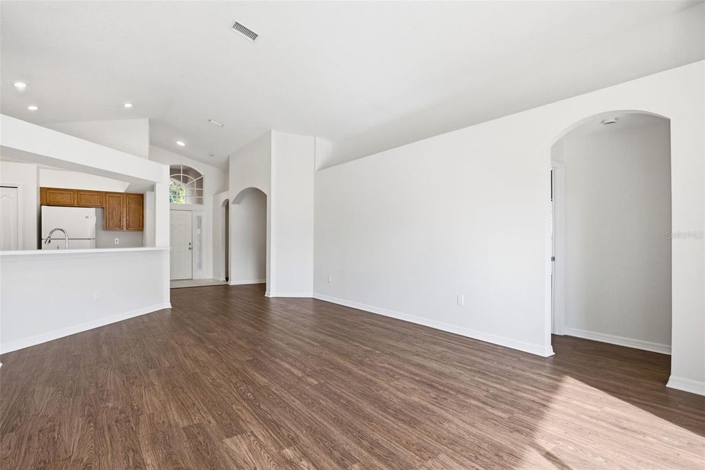 Image 13 of property listing at 11240 LAKE LANIER DRIVE, Riverview, FL 33569