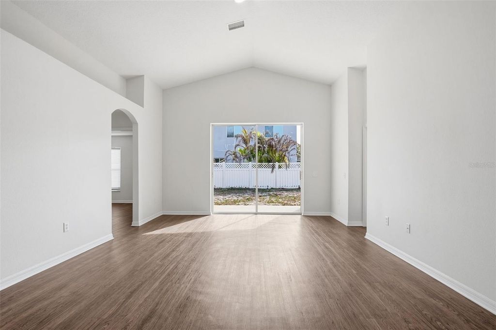 Image 15 of property listing at 11240 LAKE LANIER DRIVE, Riverview, FL 33569