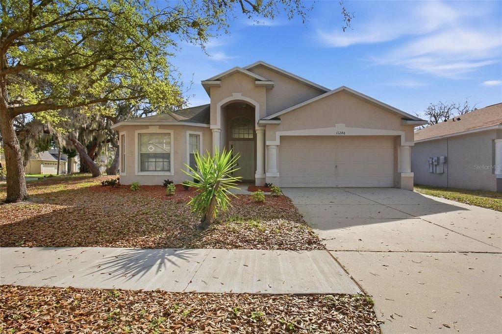 Image 3 of property listing at 11240 LAKE LANIER DRIVE, Riverview, FL 33569