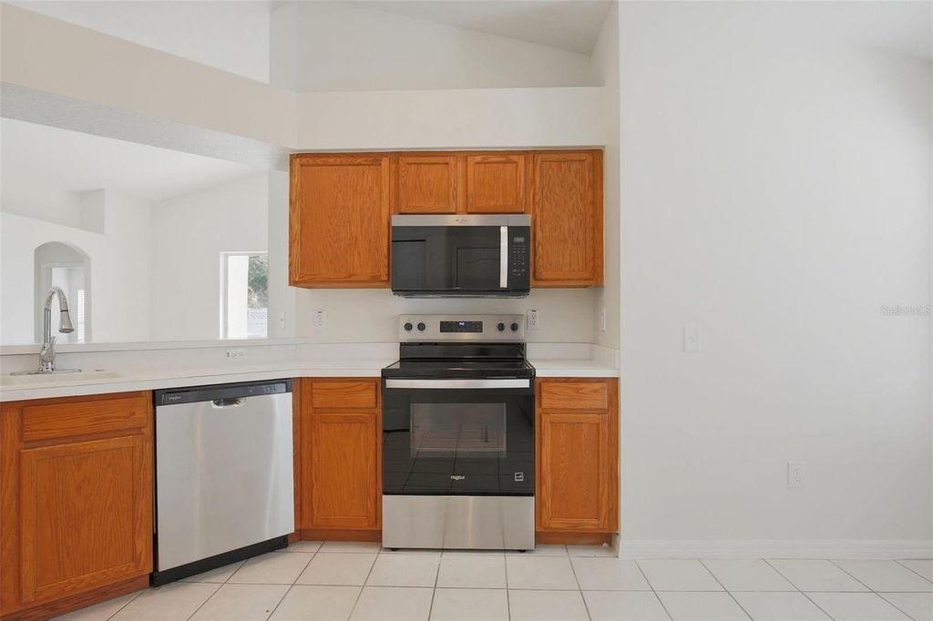 Image 21 of property listing at 11240 LAKE LANIER DRIVE, Riverview, FL 33569