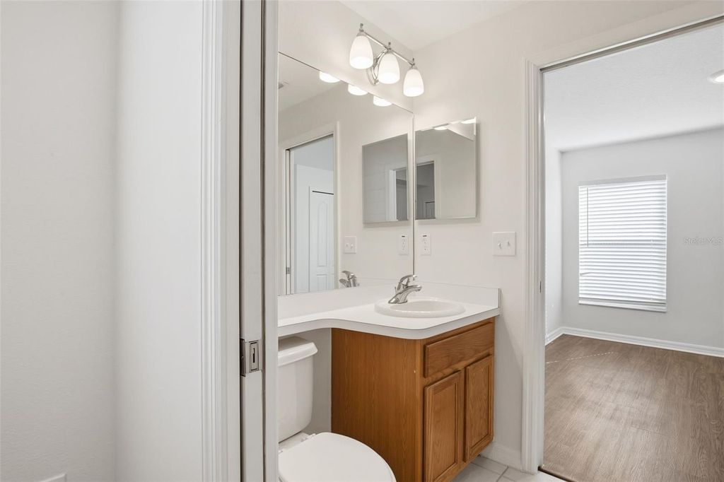 Image 34 of property listing at 11240 LAKE LANIER DRIVE, Riverview, FL 33569