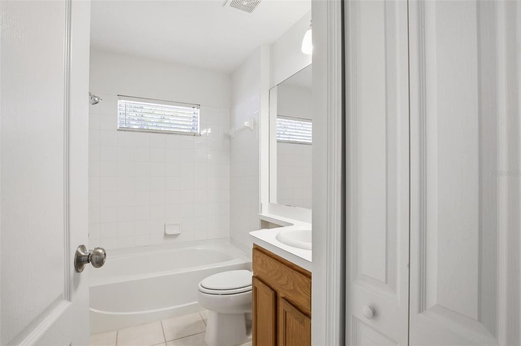 Image 36 of property listing at 11240 LAKE LANIER DRIVE, Riverview, FL 33569