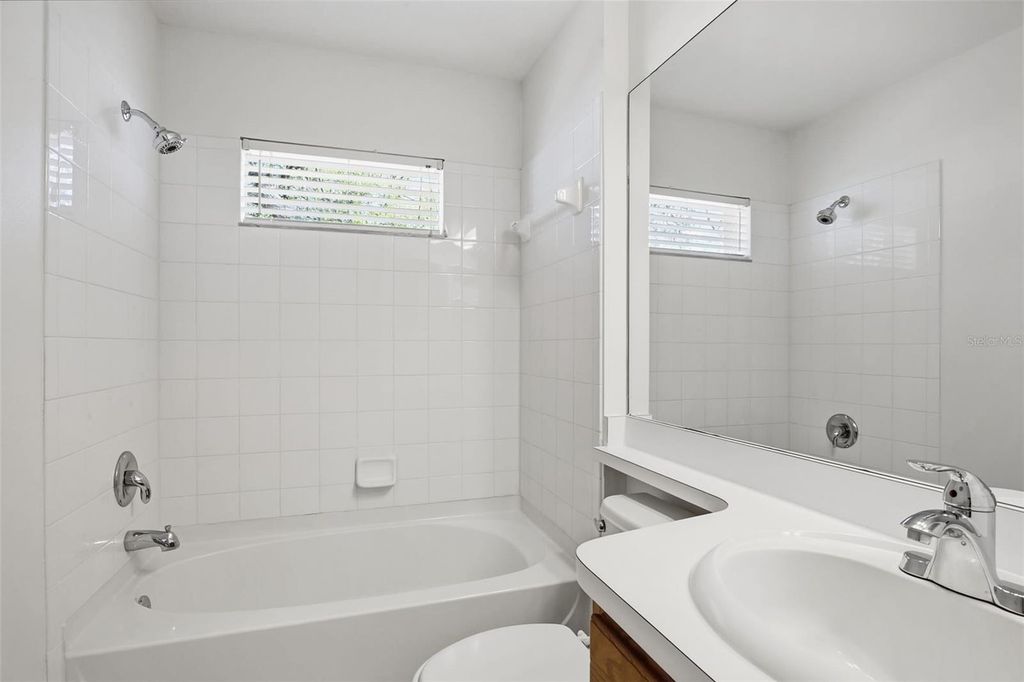 Image 37 of property listing at 11240 LAKE LANIER DRIVE, Riverview, FL 33569