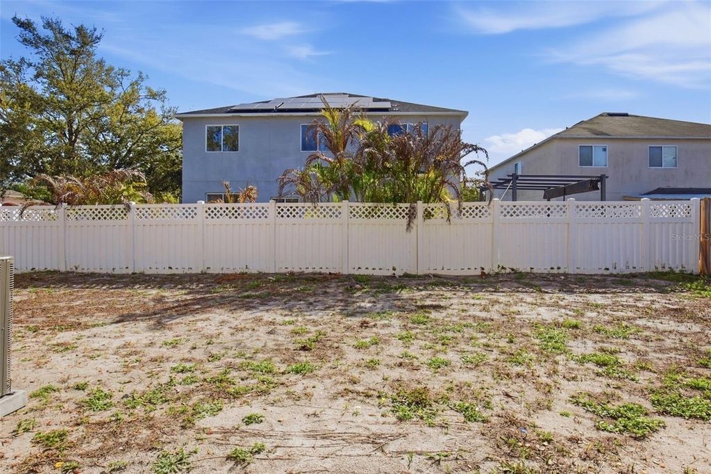 Image 38 of property listing at 11240 LAKE LANIER DRIVE, Riverview, FL 33569