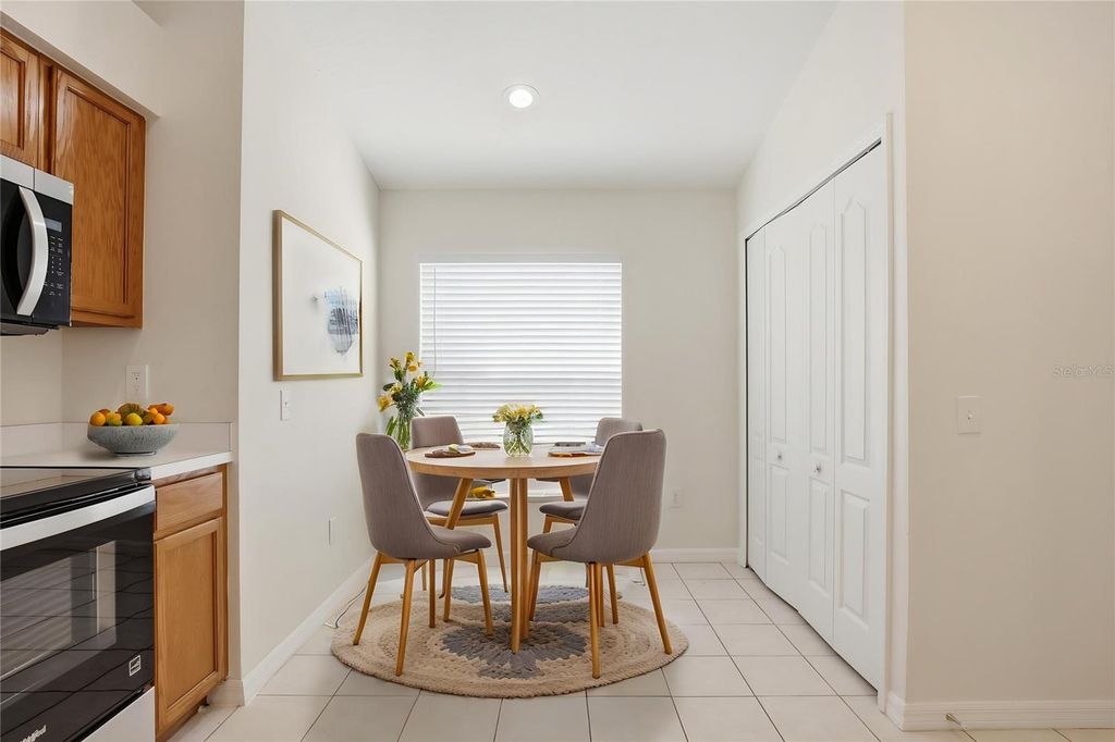 Image 5 of property listing at 11240 LAKE LANIER DRIVE, Riverview, FL 33569