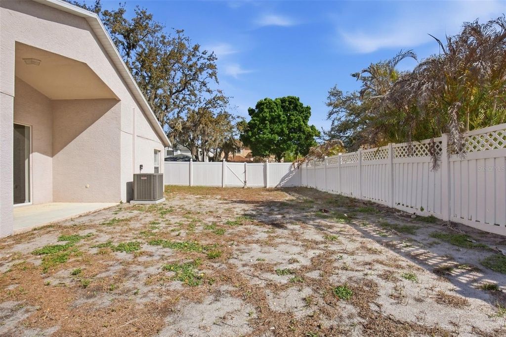 Image 41 of property listing at 11240 LAKE LANIER DRIVE, Riverview, FL 33569