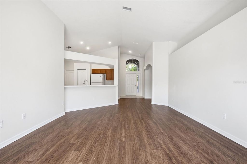 Image 9 of property listing at 11240 LAKE LANIER DRIVE, Riverview, FL 33569