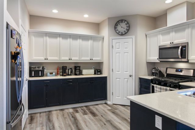 58 Mulberry Lp NE, Minot, ND 58703