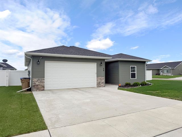 58 Mulberry Lp NE, Minot, ND 58703