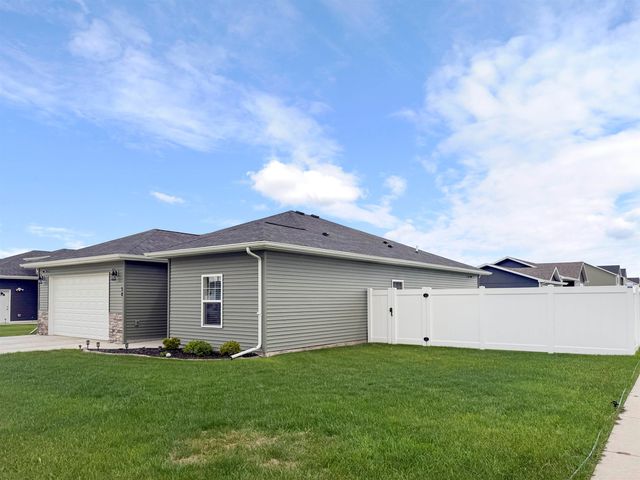 58 Mulberry Lp NE, Minot, ND 58703