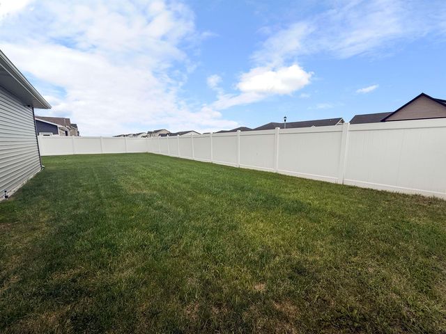 58 Mulberry Lp NE, Minot, ND 58703