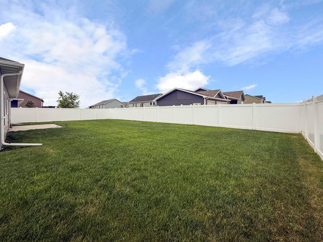 58 Mulberry Lp NE, Minot, ND 58703