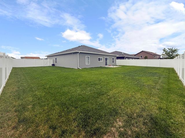 58 Mulberry Lp NE, Minot, ND 58703