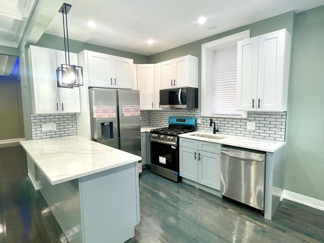 7042 S Eberhart Avenue, Chicago, IL 60637