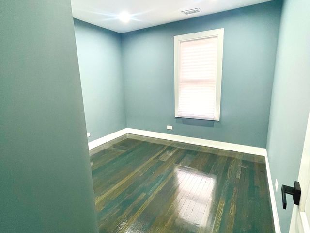 7042 S Eberhart Avenue, Chicago, IL 60637