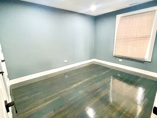 7042 S Eberhart Avenue, Chicago, IL 60637