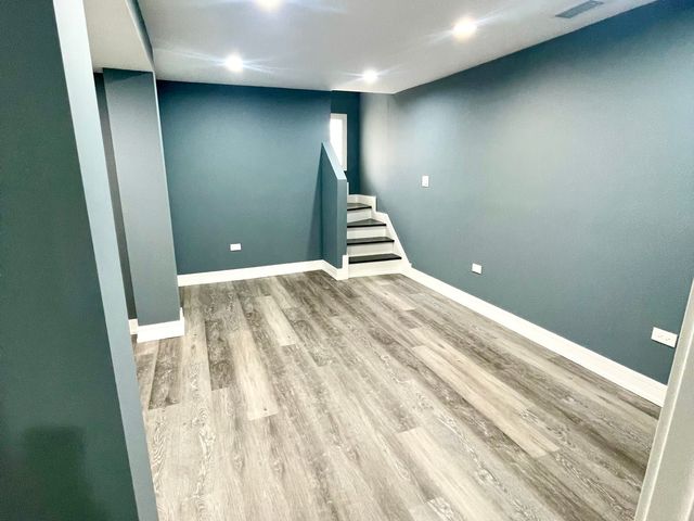 7042 S Eberhart Avenue, Chicago, IL 60637