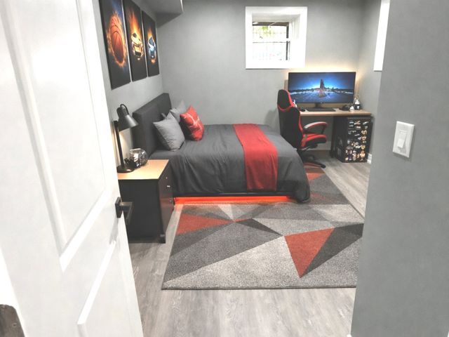 7042 S Eberhart Avenue, Chicago, IL 60637