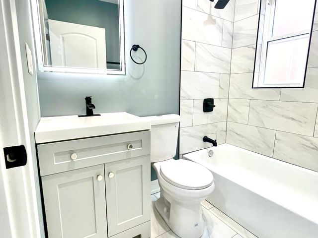 7042 S Eberhart Avenue, Chicago, IL 60637