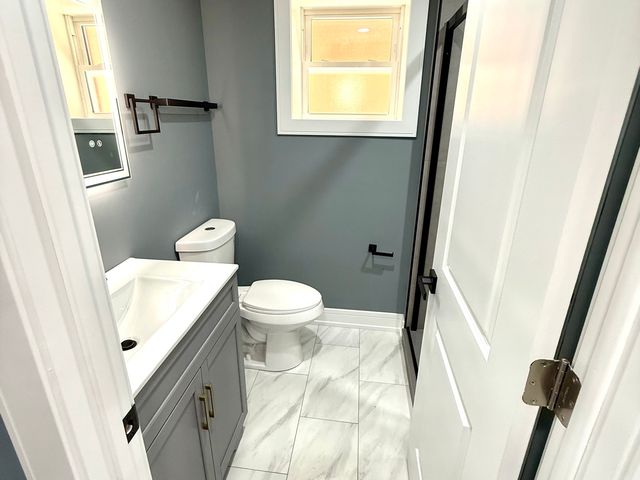 7042 S Eberhart Avenue, Chicago, IL 60637