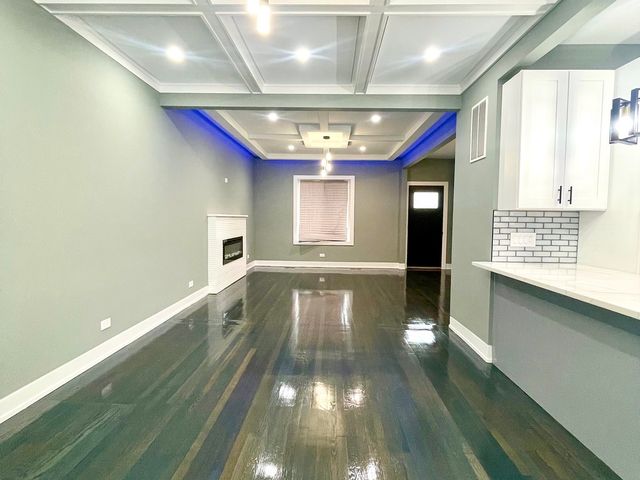 7042 S Eberhart Avenue, Chicago, IL 60637