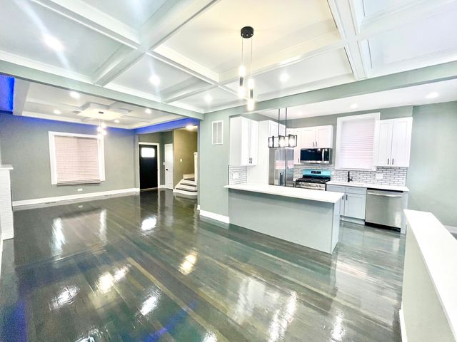 7042 S Eberhart Avenue, Chicago, IL 60637