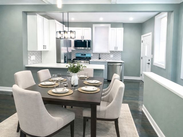 7042 S Eberhart Avenue, Chicago, IL 60637