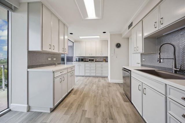 2200 Willowick Road 8BC, Houston, TX 77027