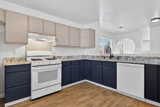 3012 Winston Meadows Drive NE, Rio Rancho, NM 87144