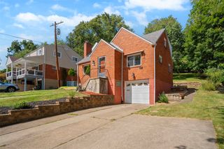 5123 S Passage Dr, Whitehall, PA 15236