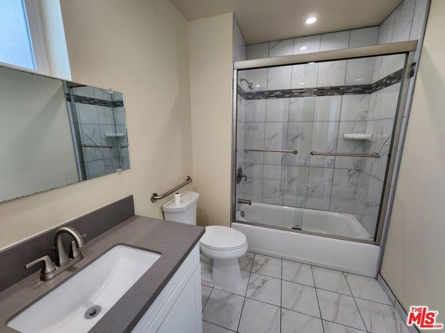 2726 S Cochran Avenue 101, Los Angeles, CA 90016